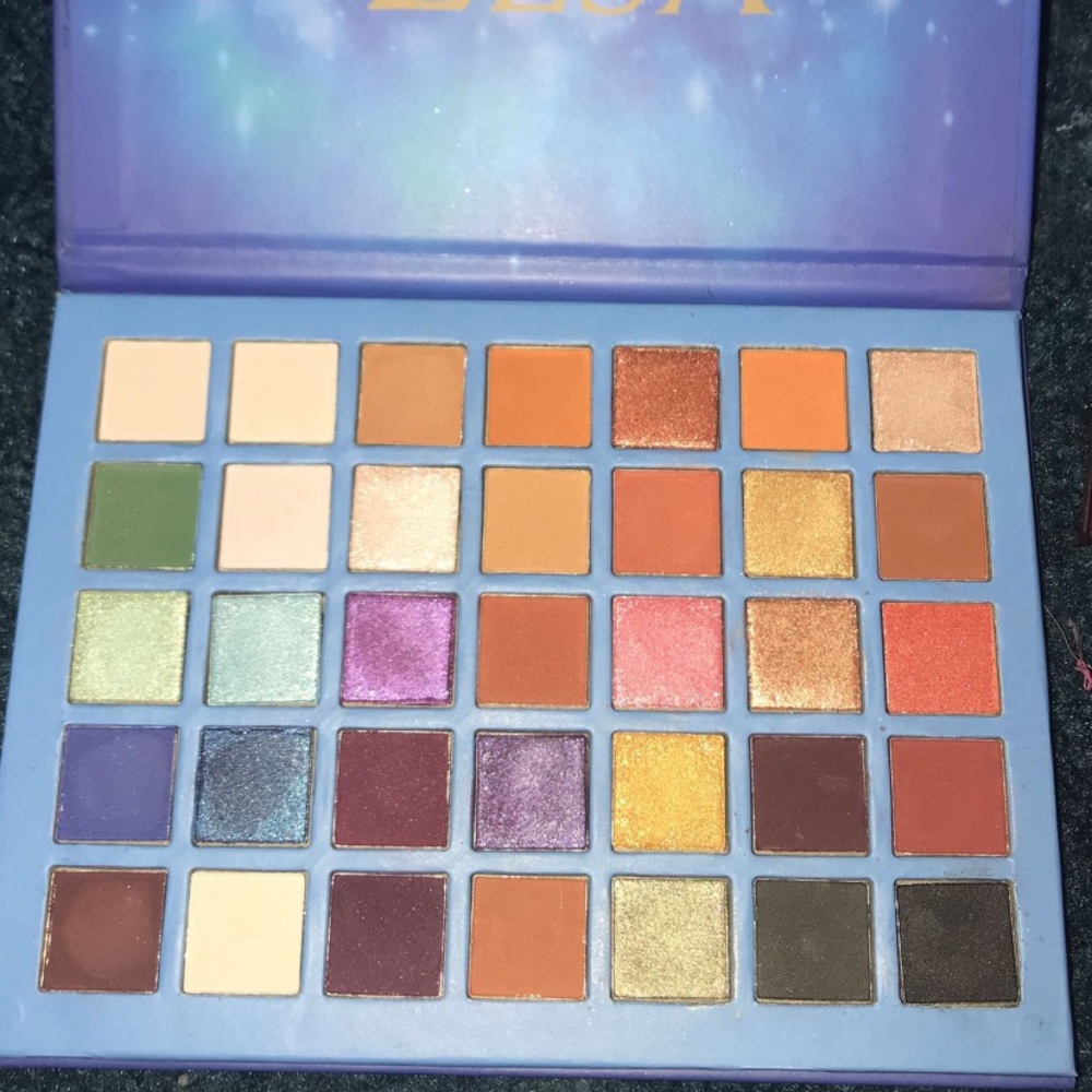 Makeup - Picture 2 of 4